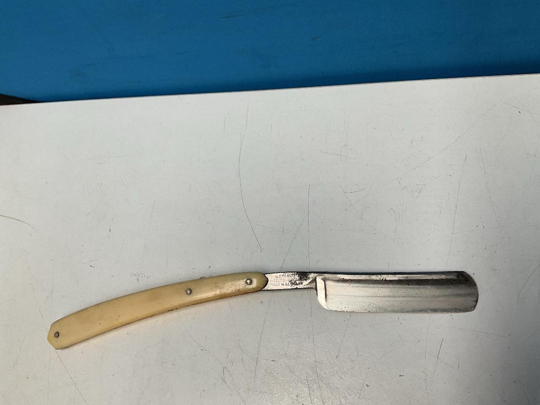 Photo '10' of Valet Auto Strop & Other Antique Razors