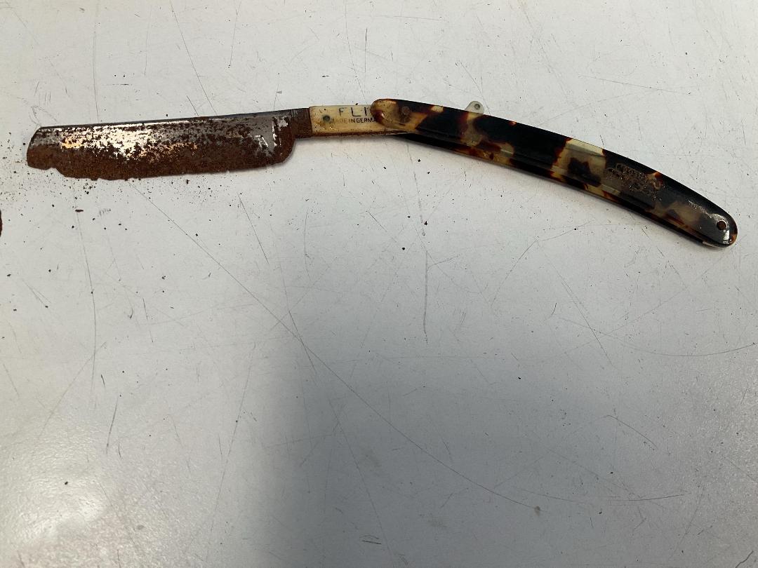 Photo '12' of Valet Auto Strop & Other Antique Razors