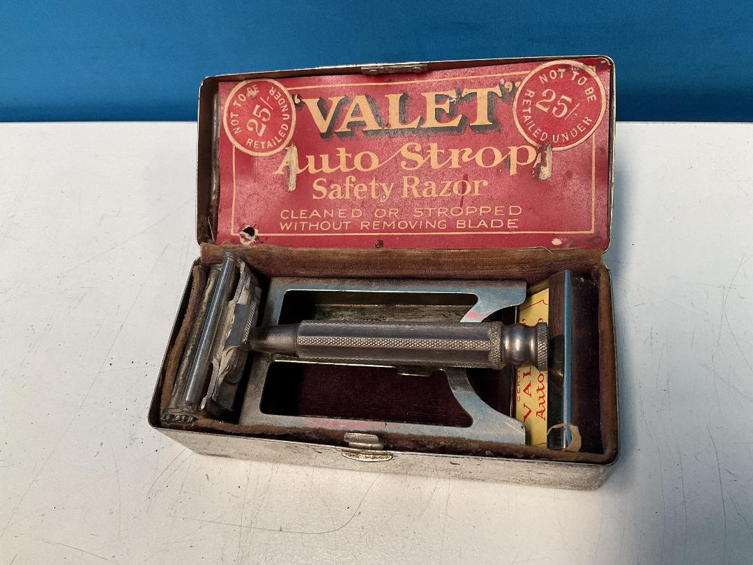 Photo '16' of Valet Auto Strop & Other Antique Razors