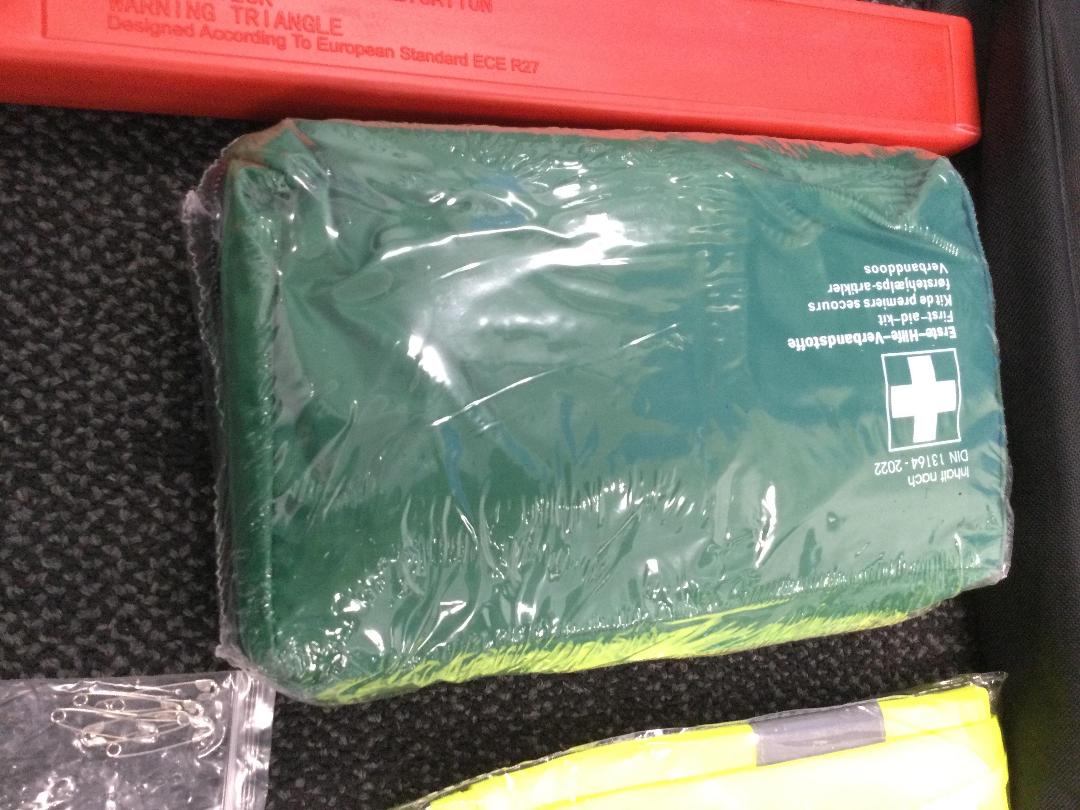 Photo '2' of Road Safety/hazard Kit