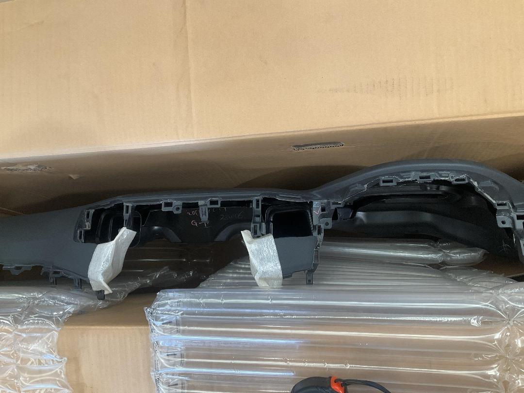 Photo '6' of Assorted boxed car parts