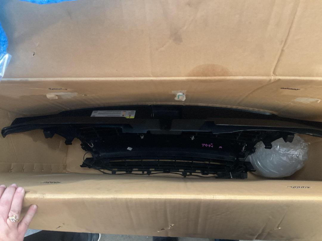 Photo '3' of Assorted boxed car parts