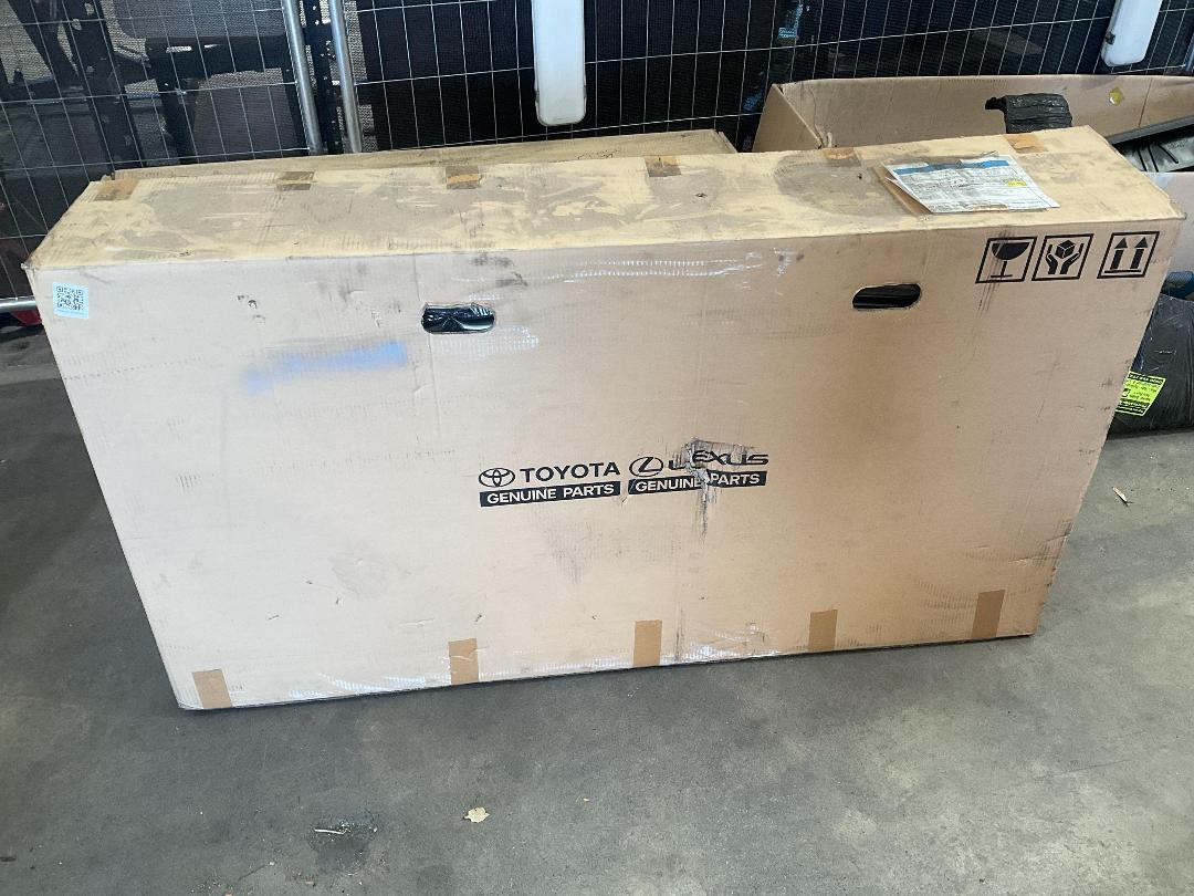 Photo '4' of Assorted boxed car parts