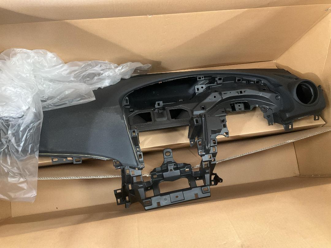 Photo '9' of Assorted boxed car parts