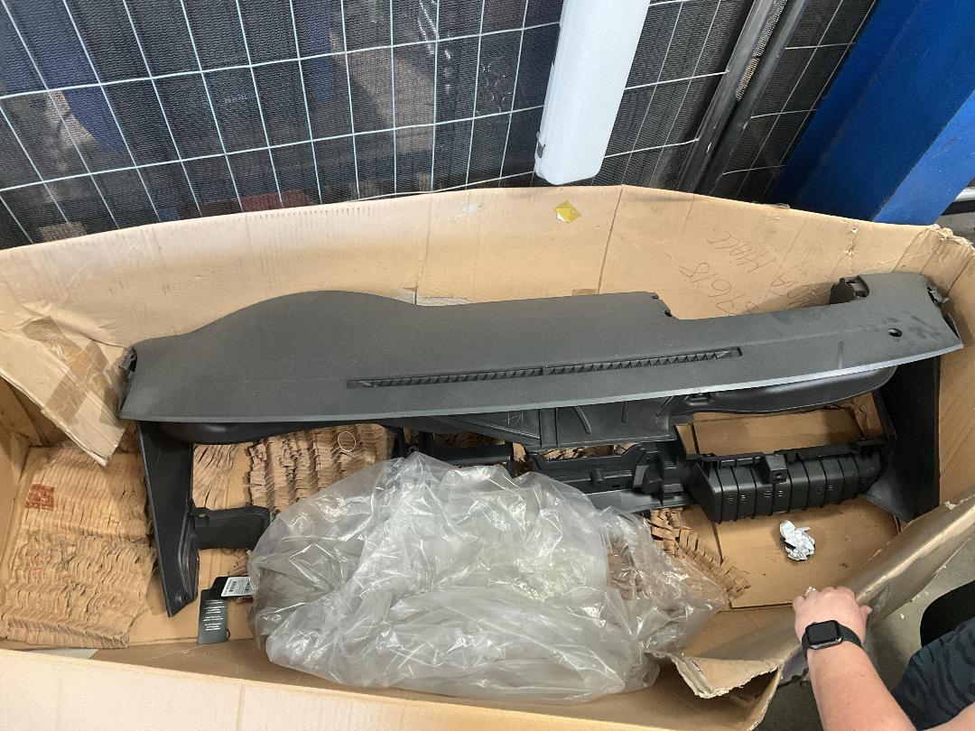 Photo '12' of Assorted boxed car parts