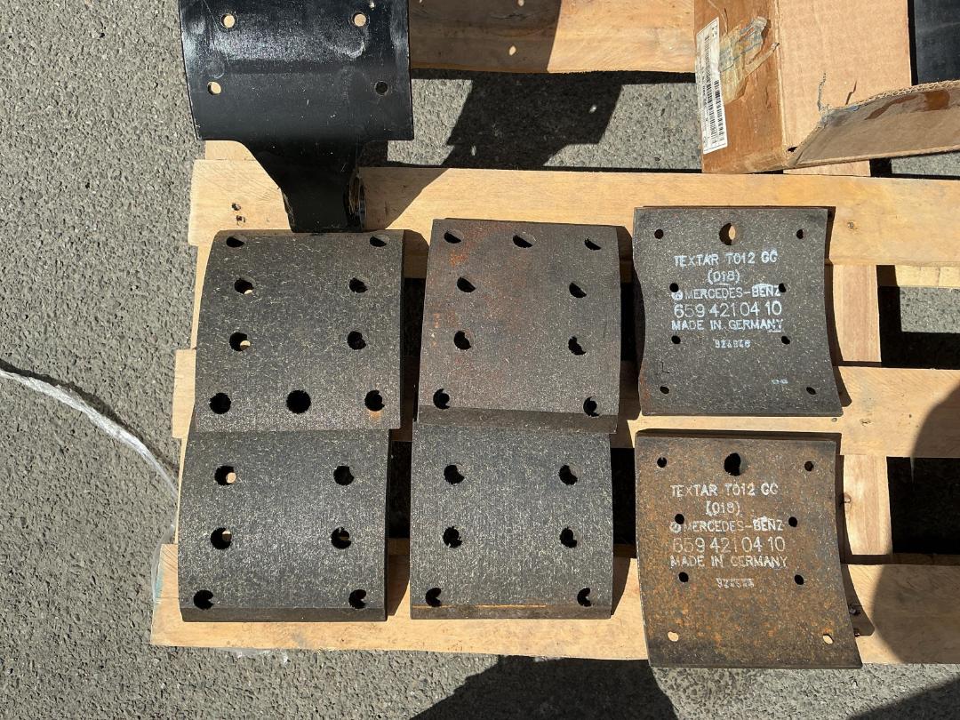 Photo '4' of Mercedes-Benz Brake Liners and Brake Shoes