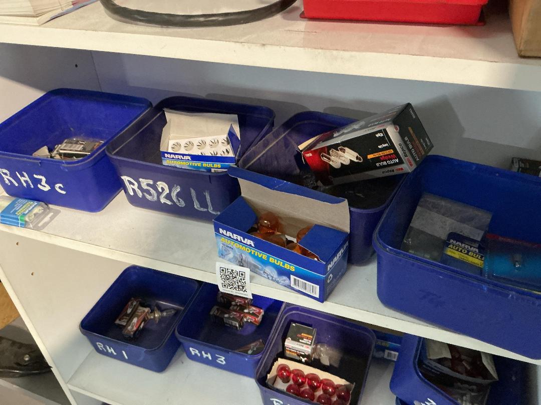 Photo '4' of Assorted lot of Automotive light bulbs