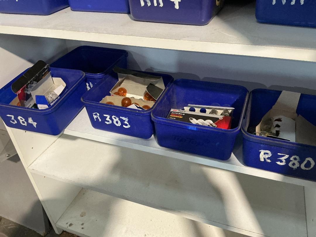 Photo '3' of Assorted lot of Automotive light bulbs