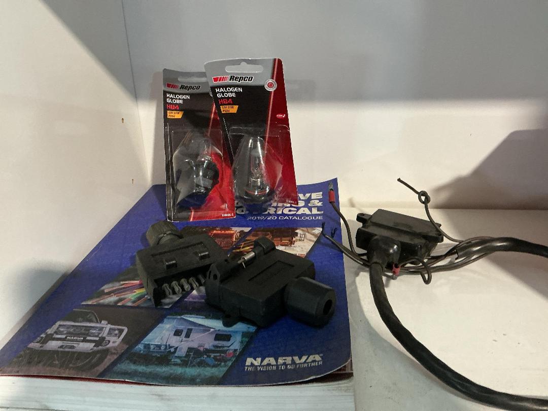 Photo '7' of Assorted lot of Automotive light bulbs