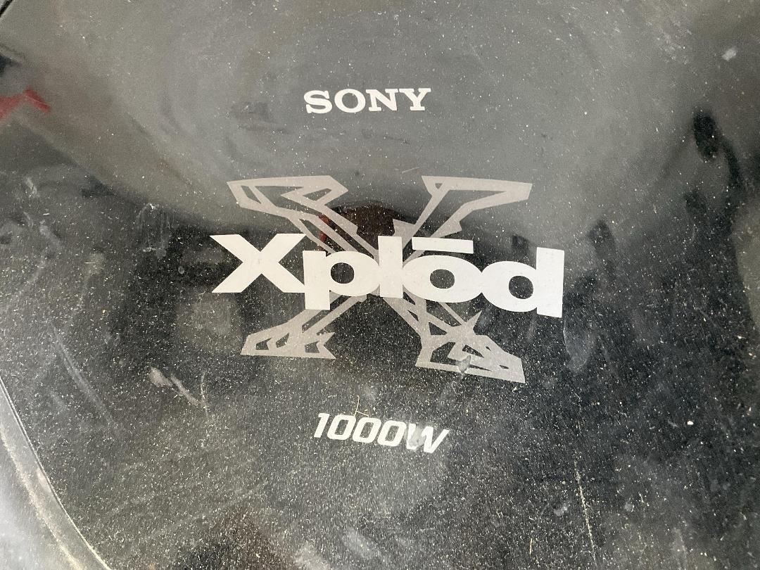 Photo '9' of Sony - Xplod 1000W Sub & JVC DRVN 800w Amp