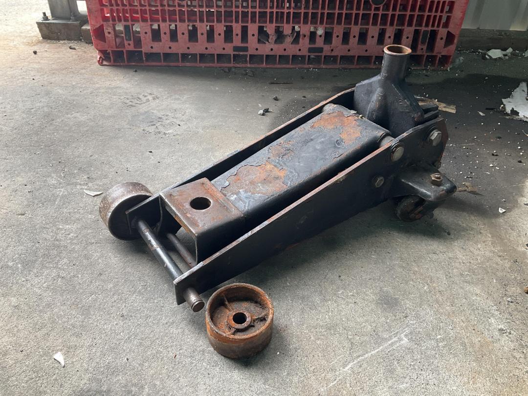 Photo '2' of Pro-Lift Trolley Jack