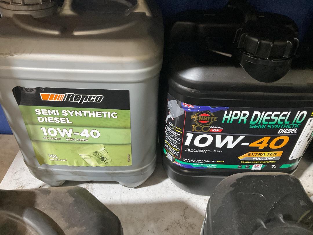 Photo '4' of Assorted Oil for Vehicles