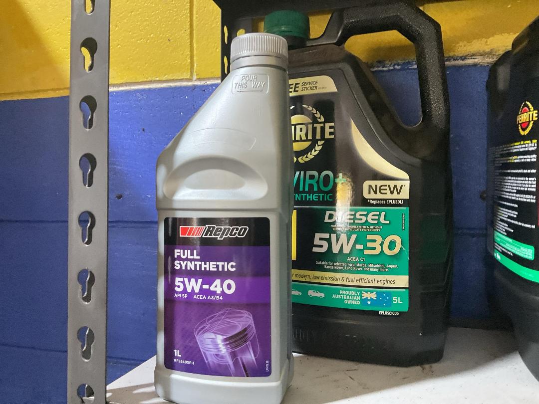 Photo '2' of Assorted Oil for Vehicles