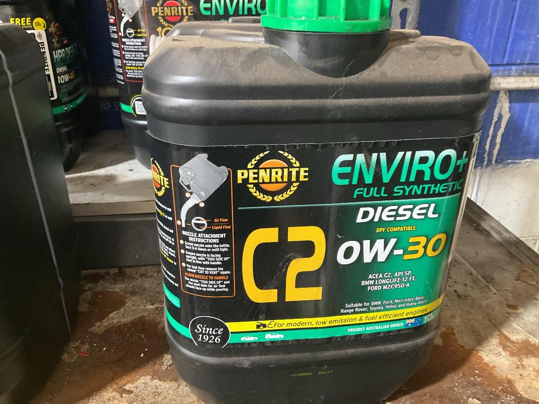 Photo '7' of Assorted Oil for Vehicles