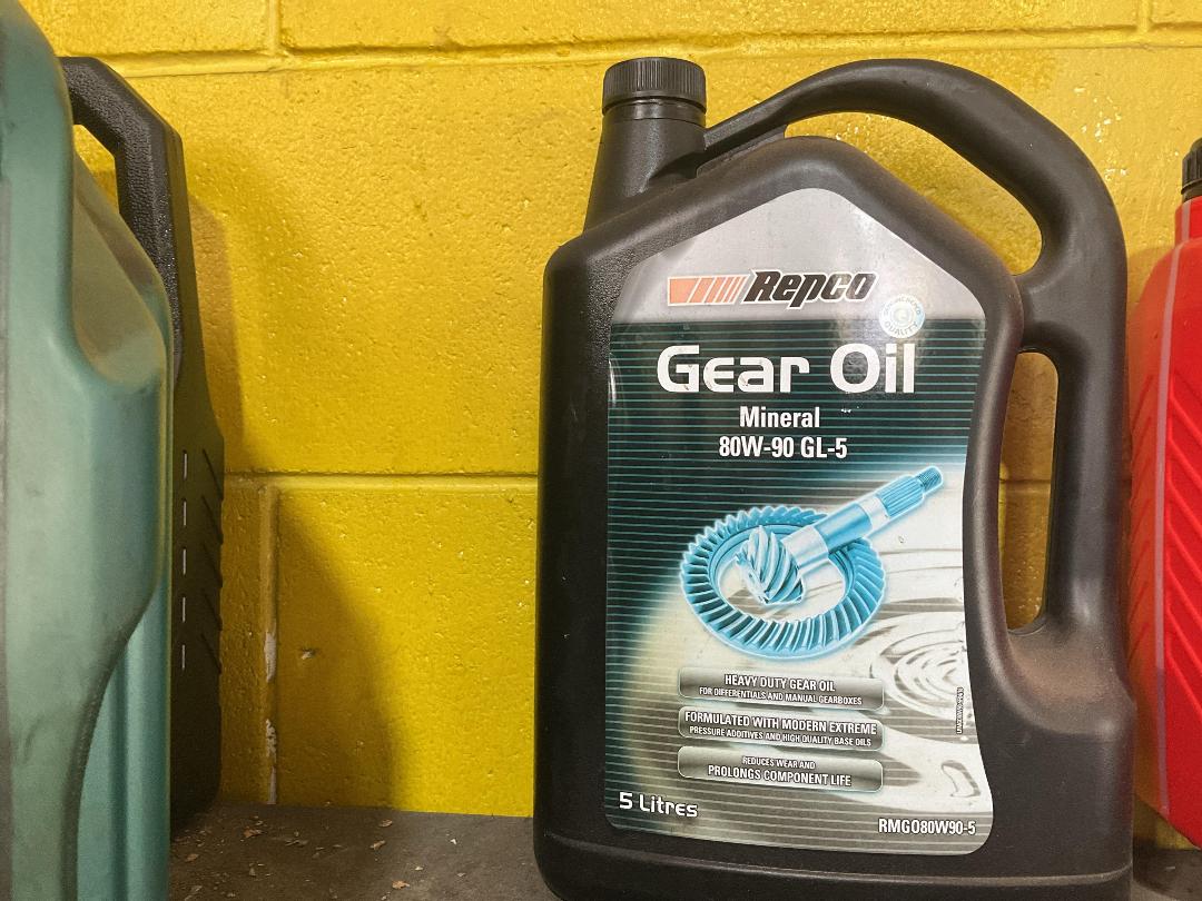 Photo '5' of Assorted Vehicle Oils and Fluid Photo '5' of Assorted Vehicle Oils and Fluid