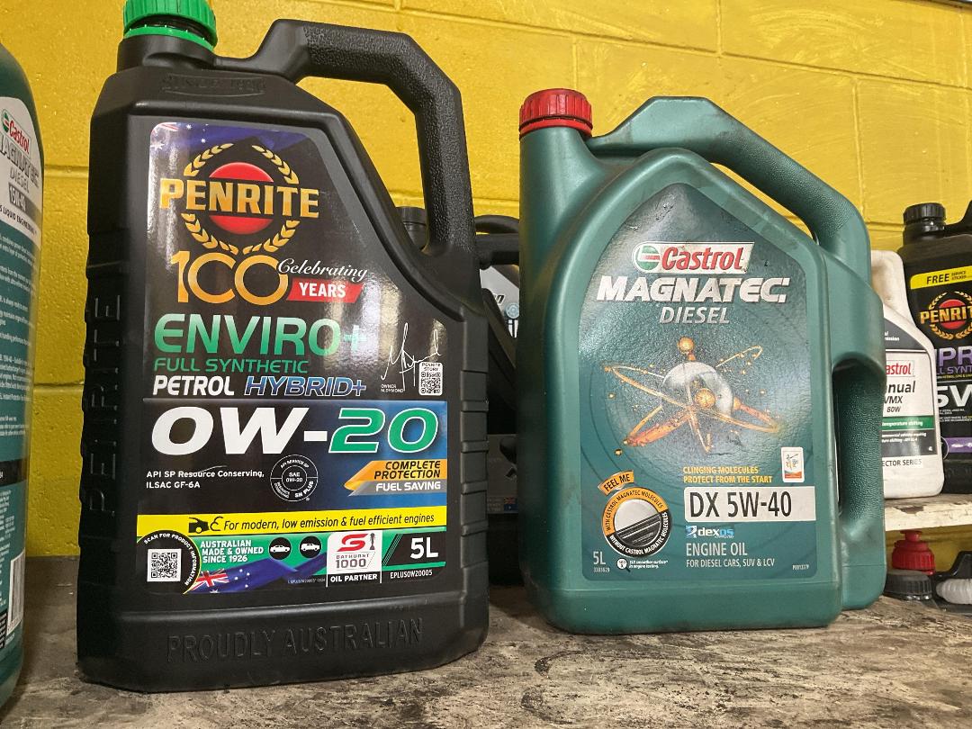 Photo '4' of Assorted Vehicle Oils and Fluid Photo '4' of Assorted Vehicle Oils and Fluid