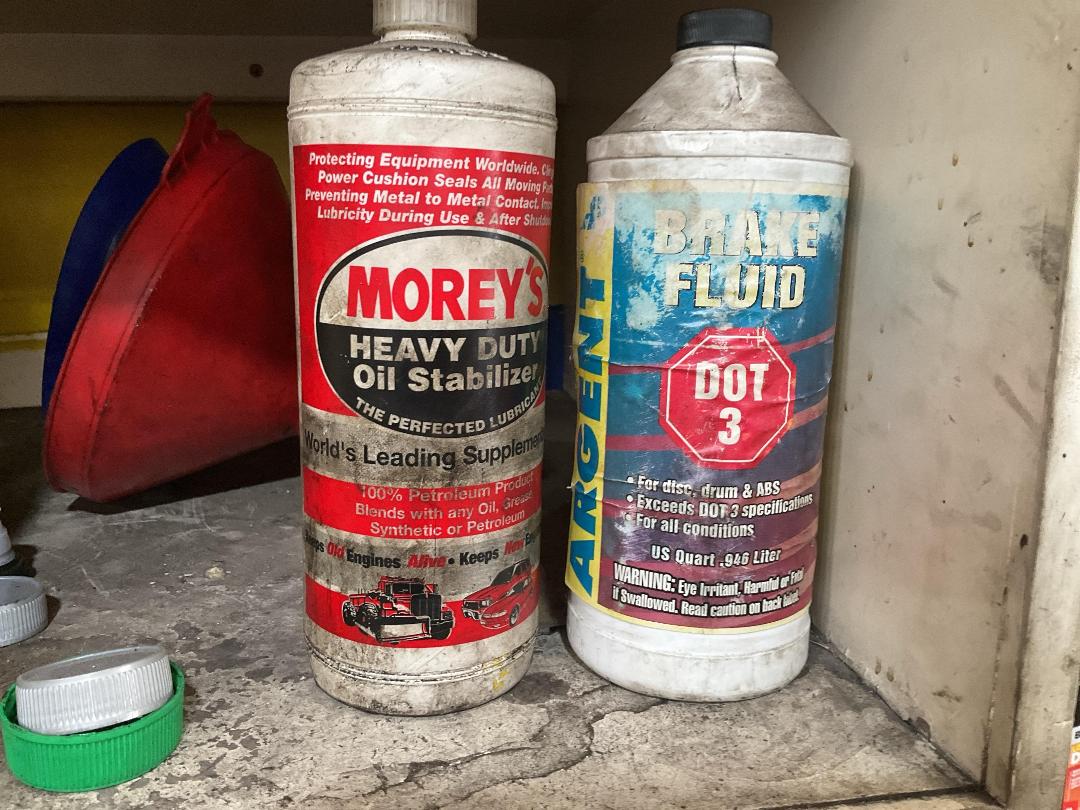 Photo '7' of Assorted Vehicle Oils and Fluid Photo '7' of Assorted Vehicle Oils and Fluid