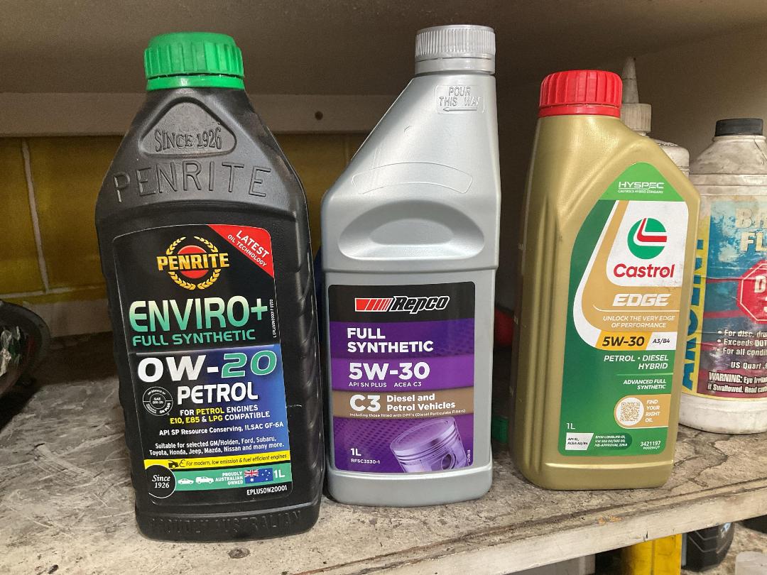 Photo '8' of Assorted Vehicle Oils and Fluid Photo '8' of Assorted Vehicle Oils and Fluid