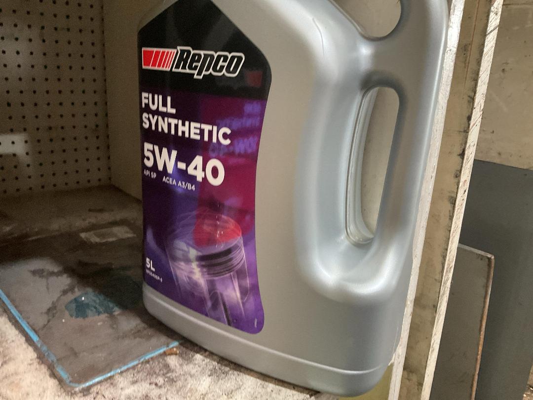 Photo '15' of Assorted Vehicle Oils and Fluid Photo '15' of Assorted Vehicle Oils and Fluid