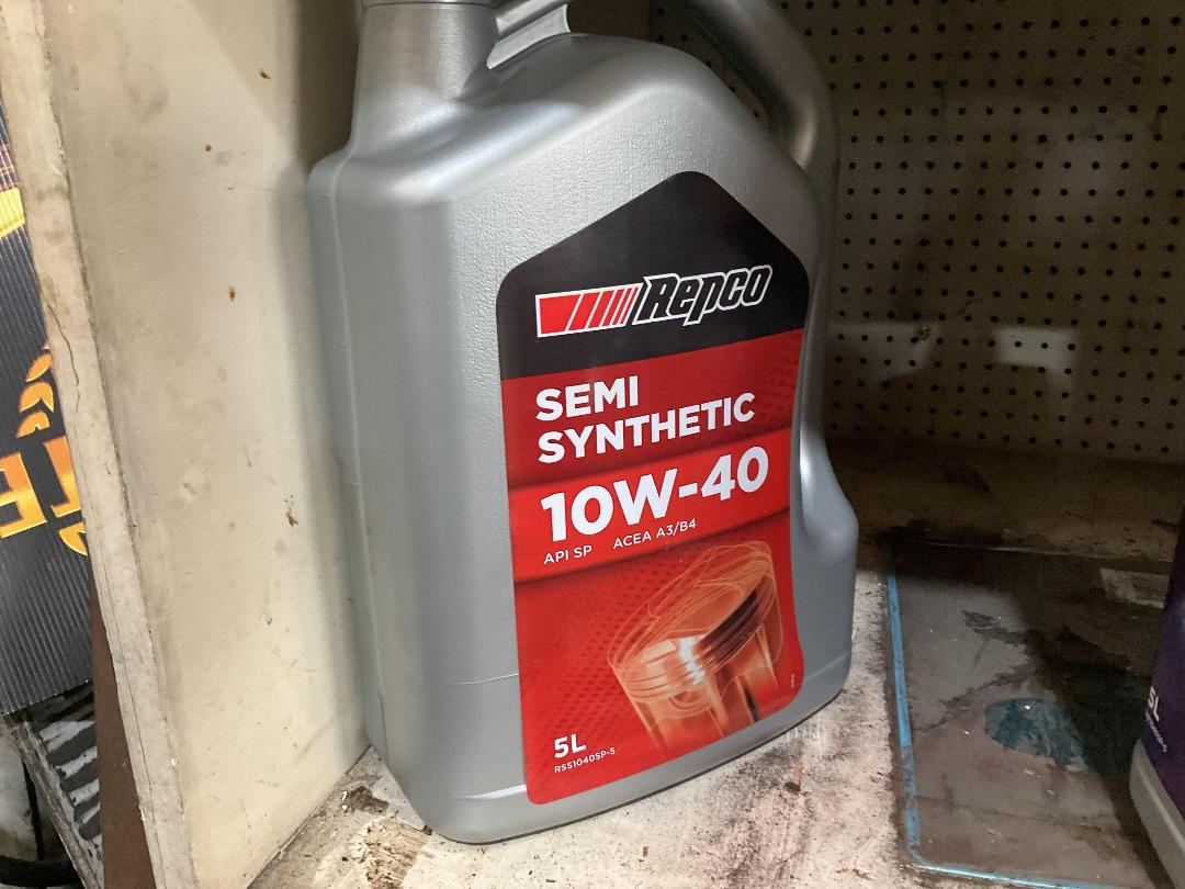 Photo '16' of Assorted Vehicle Oils and Fluid Photo '16' of Assorted Vehicle Oils and Fluid