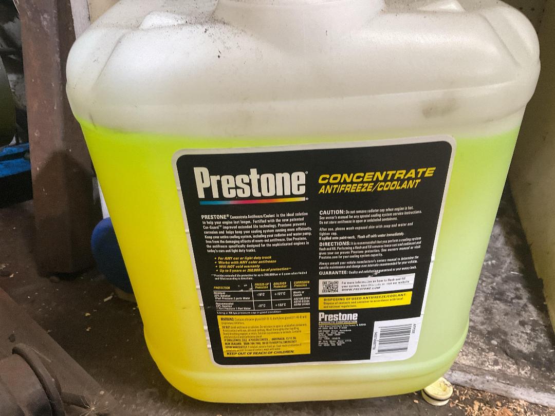 Photo '18' of Assorted Vehicle Oils and Fluid Photo '18' of Assorted Vehicle Oils and Fluid