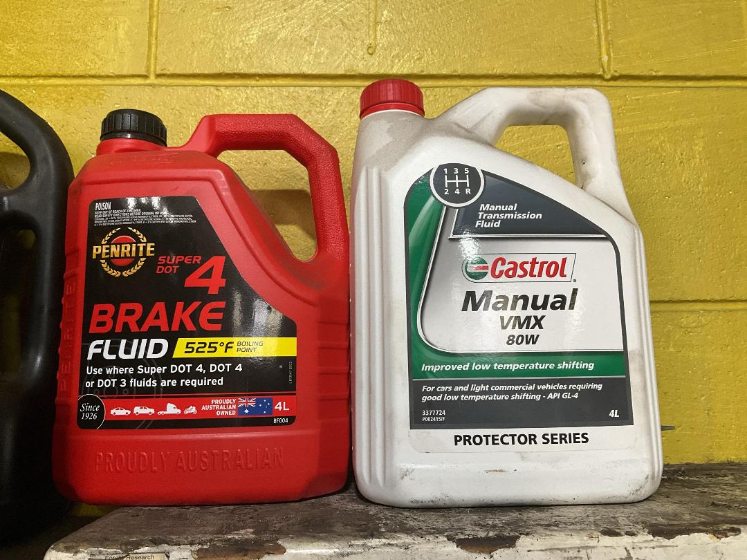 Photo '2' of Assorted Vehicle Oils and Fluid Photo '2' of Assorted Vehicle Oils and Fluid