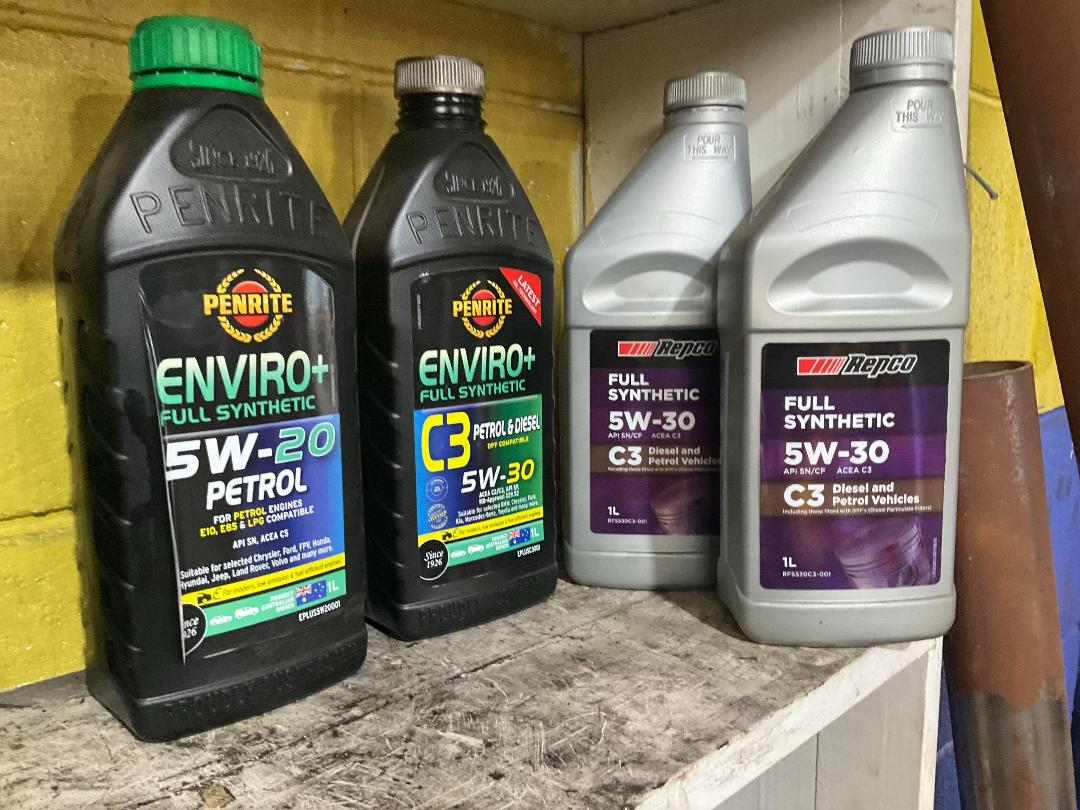 Photo '7' of Assorted Vehicle Oils and Fluid Photo '7' of Assorted Vehicle Oils and Fluid