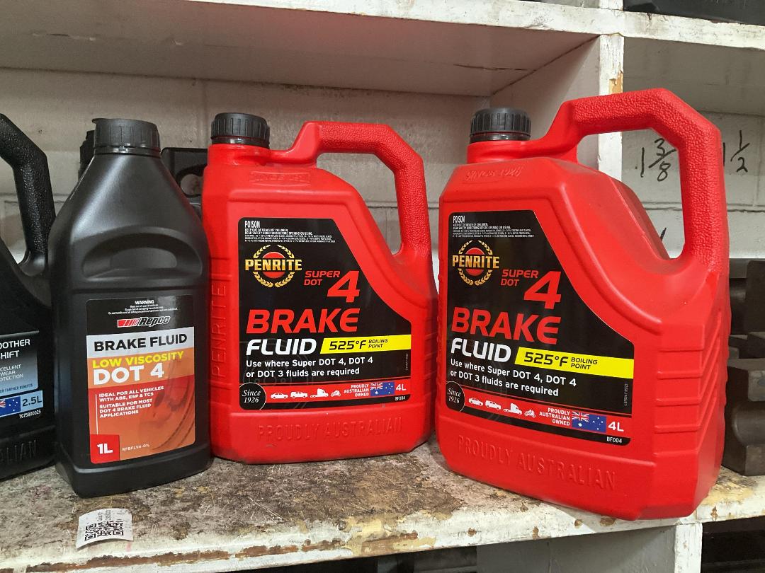 Photo '12' of Assorted Vehicle Oils and Fluid Photo '12' of Assorted Vehicle Oils and Fluid