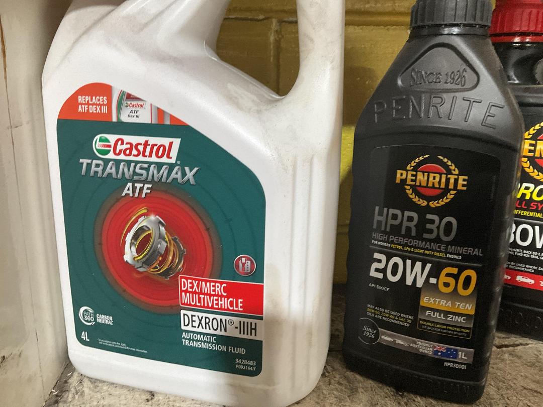 Photo '9' of Assorted Vehicle Oils and Fluid Photo '9' of Assorted Vehicle Oils and Fluid