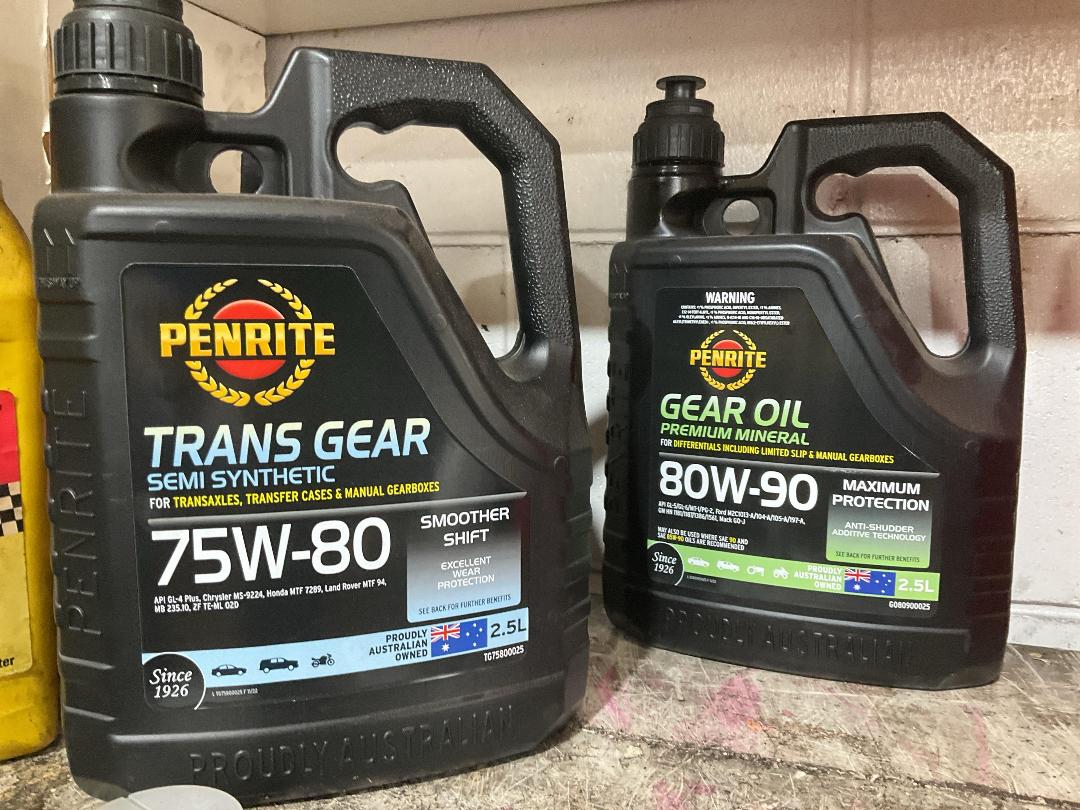 Photo '11' of Assorted Vehicle Oils and Fluid Photo '11' of Assorted Vehicle Oils and Fluid