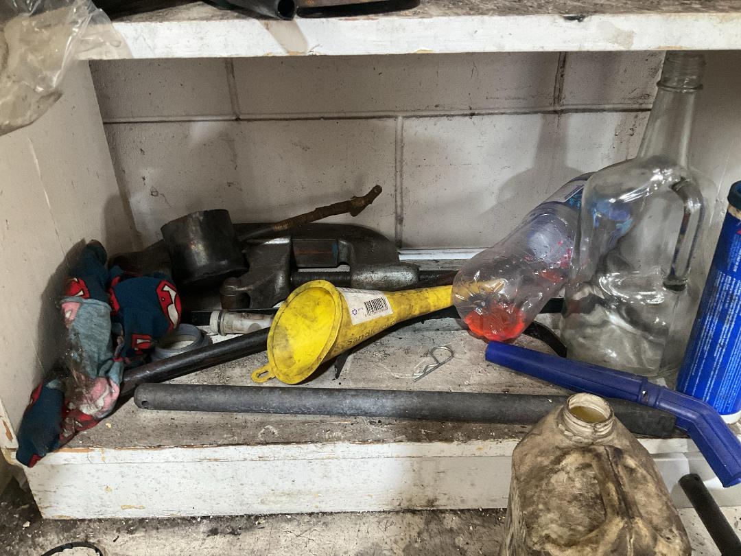 Photo '14' of Assorted Vehicle Oils and Fluid Photo '14' of Assorted Vehicle Oils and Fluid