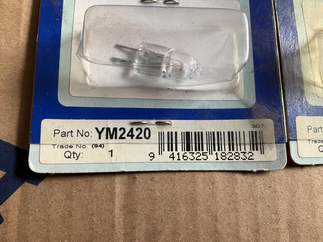 Photo '2' of Hella 24v Bi Pin G4 Globes 20W