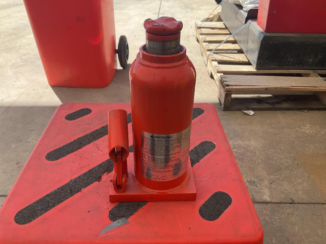 Photo '3' of Hydraulic Bottle Jack Photo '3' of Hydraulic Bottle Jack