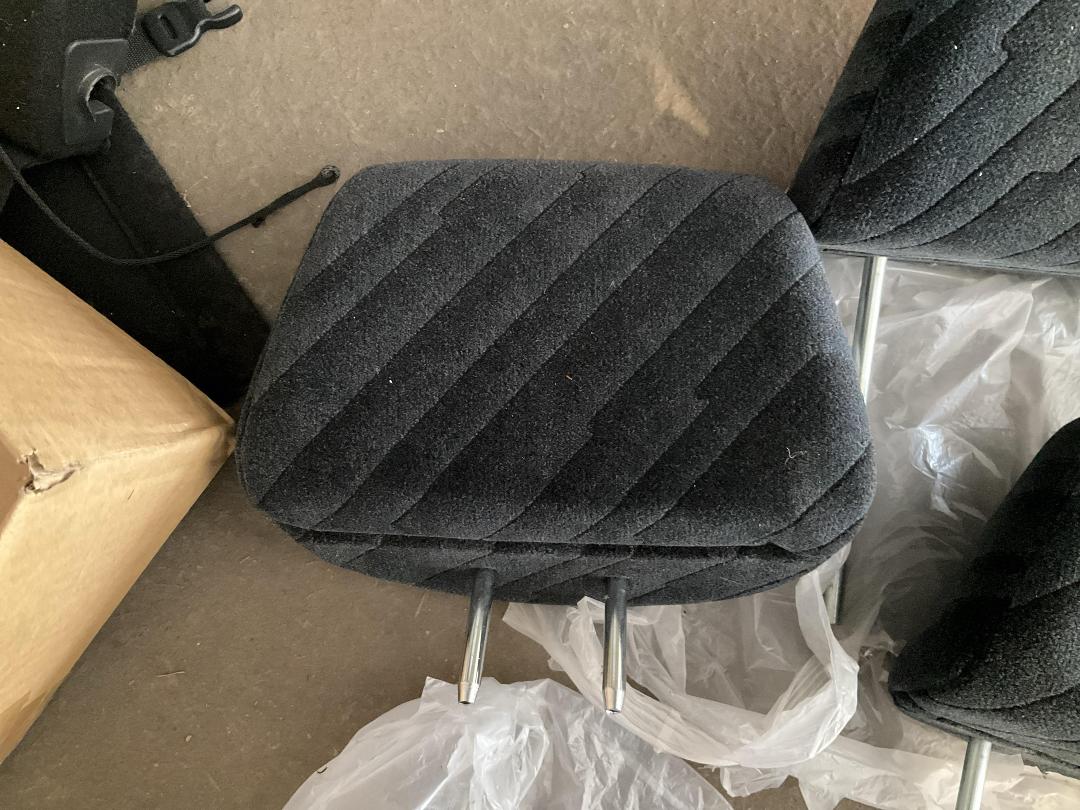 Photo '4' of Honda CRV head rest x3