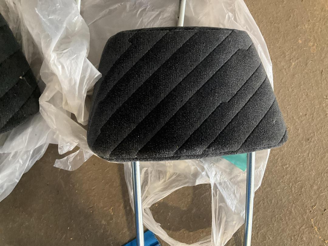 Photo '6' of Honda CRV head rest x3