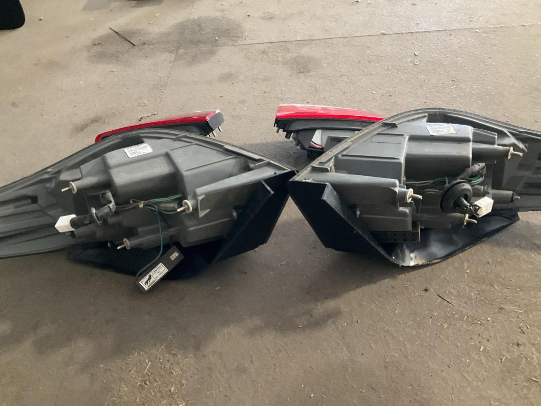 Photo '4' of Hyundai Elantra head lights and tail lights set