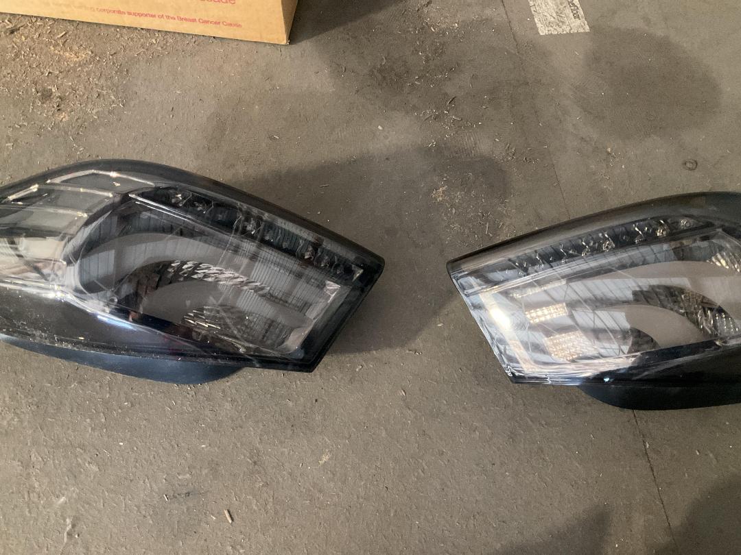 Photo '2' of Hyundai Elantra head lights and tail lights set