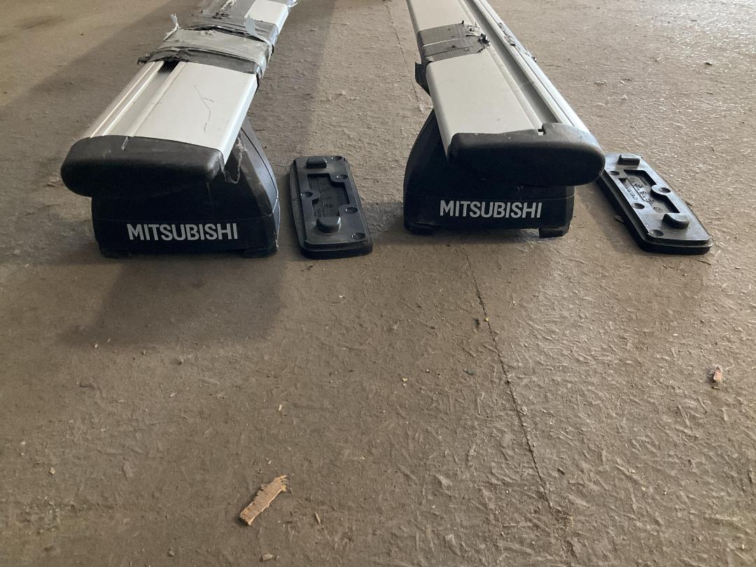 Photo '2' of Mitsubishi Outlander Roof racks