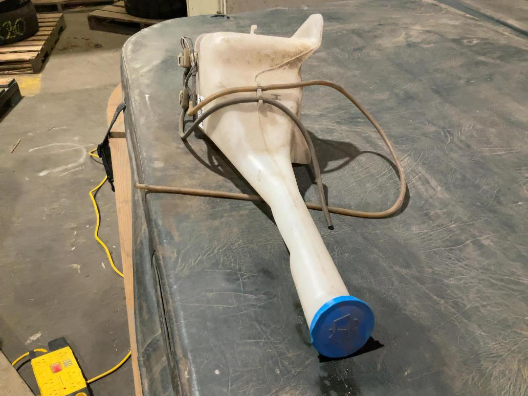 Photo '2' of Window washer part Photo '2' of Window washer part