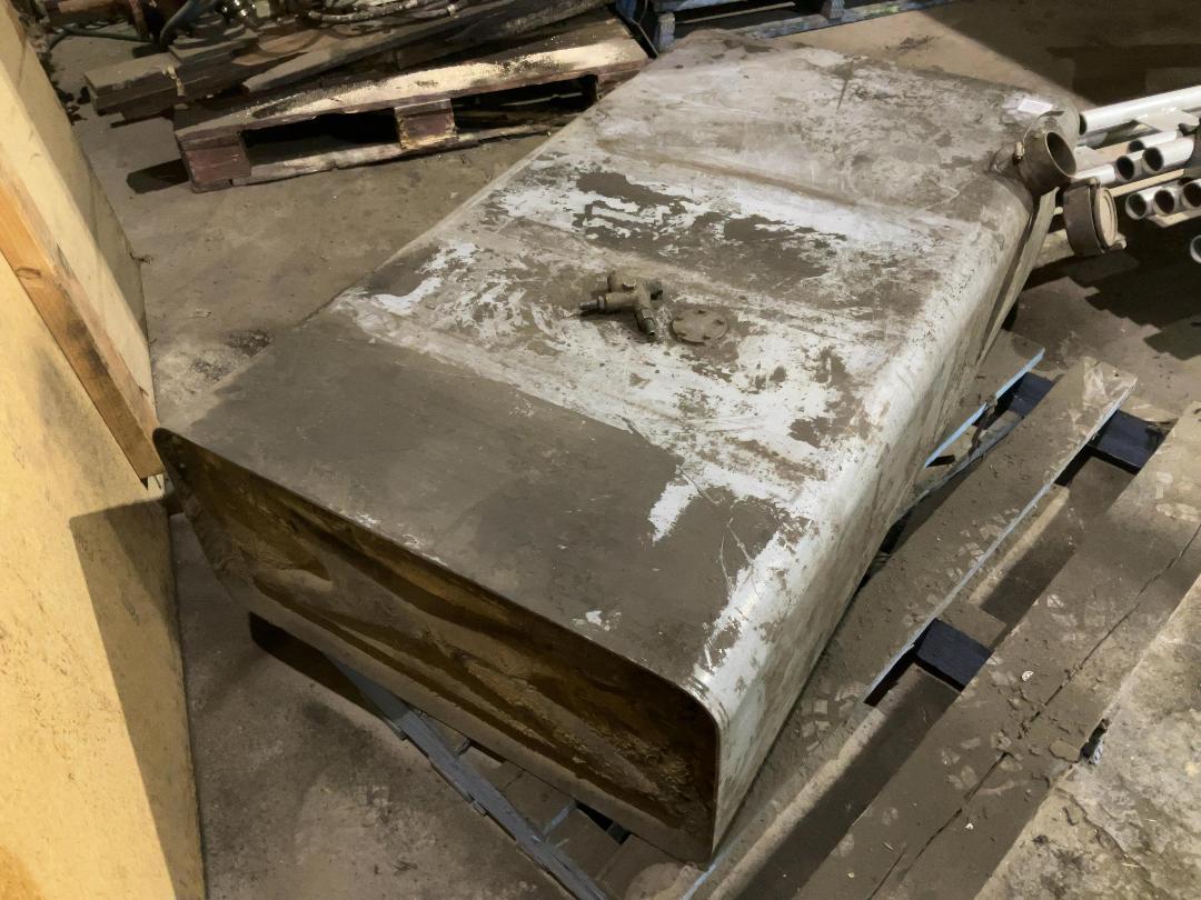 Photo '2' of Truck Diesel Tank Photo '2' of Truck Diesel Tank