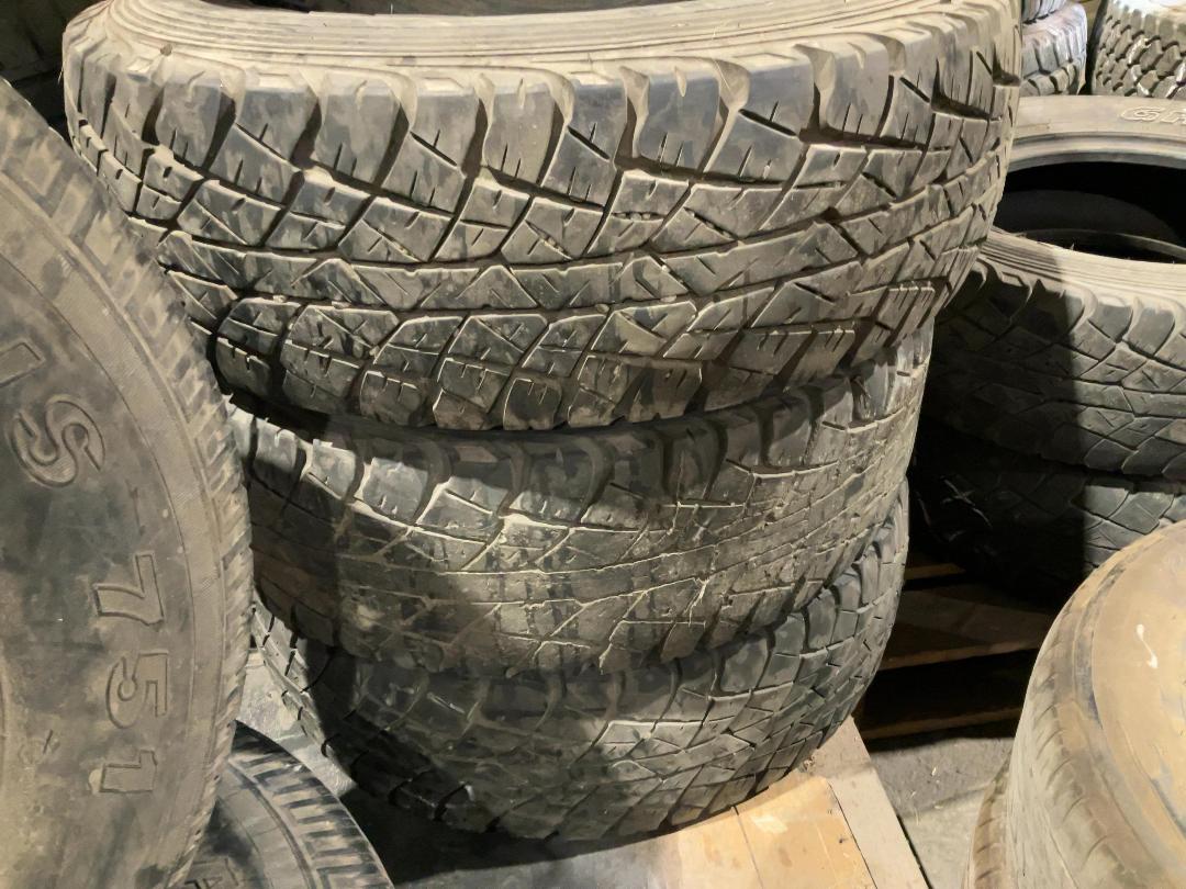 Photo '4' of Set of 6 Truck Rims and Tyres Photo '4' of Set of 6 Truck Rims and Tyres