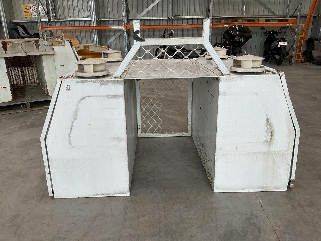 Photo '4' of Rusty Ute Service Canopy