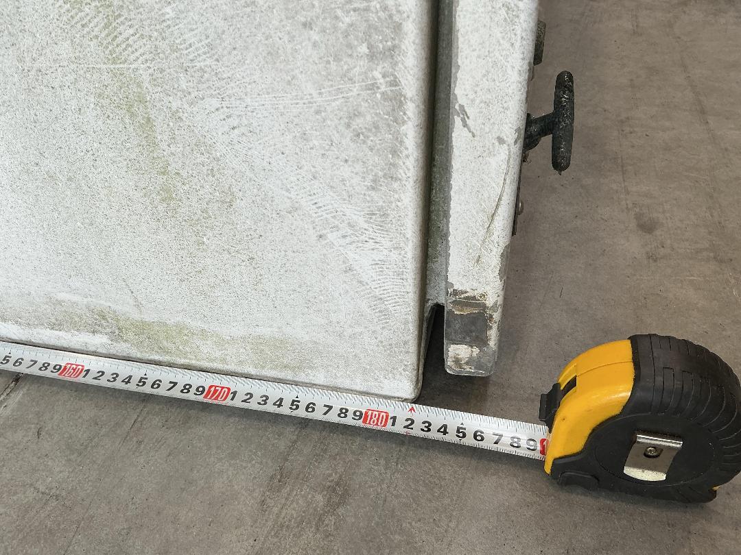 Photo '2' of Rusty Ute Service Canopy