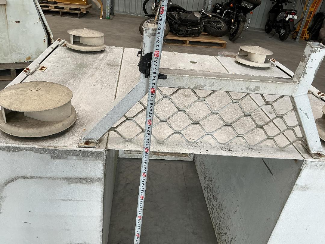 Photo '3' of Rusty Ute Service Canopy