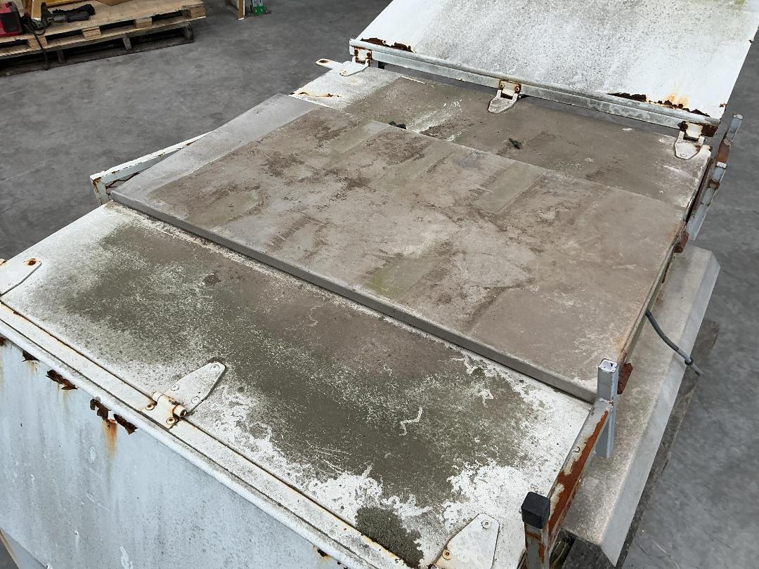 Photo '13' of Rusted Out Ute Service Canopy Photo '13' of Rusted Out Ute Service Canopy