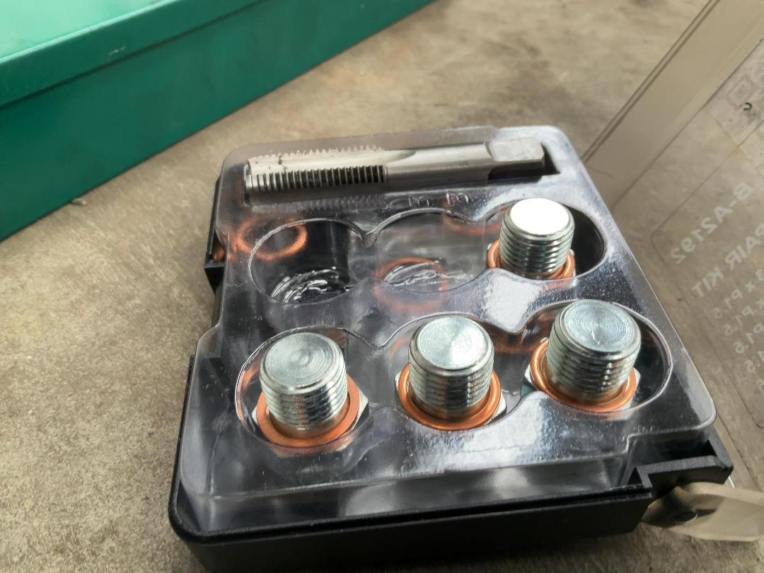 Photo '3' of Oil drain repair kit