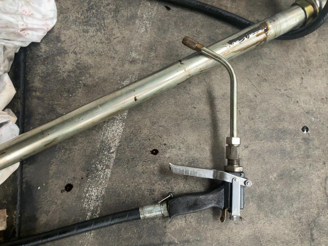 Photo '2' of Air operated oil pump