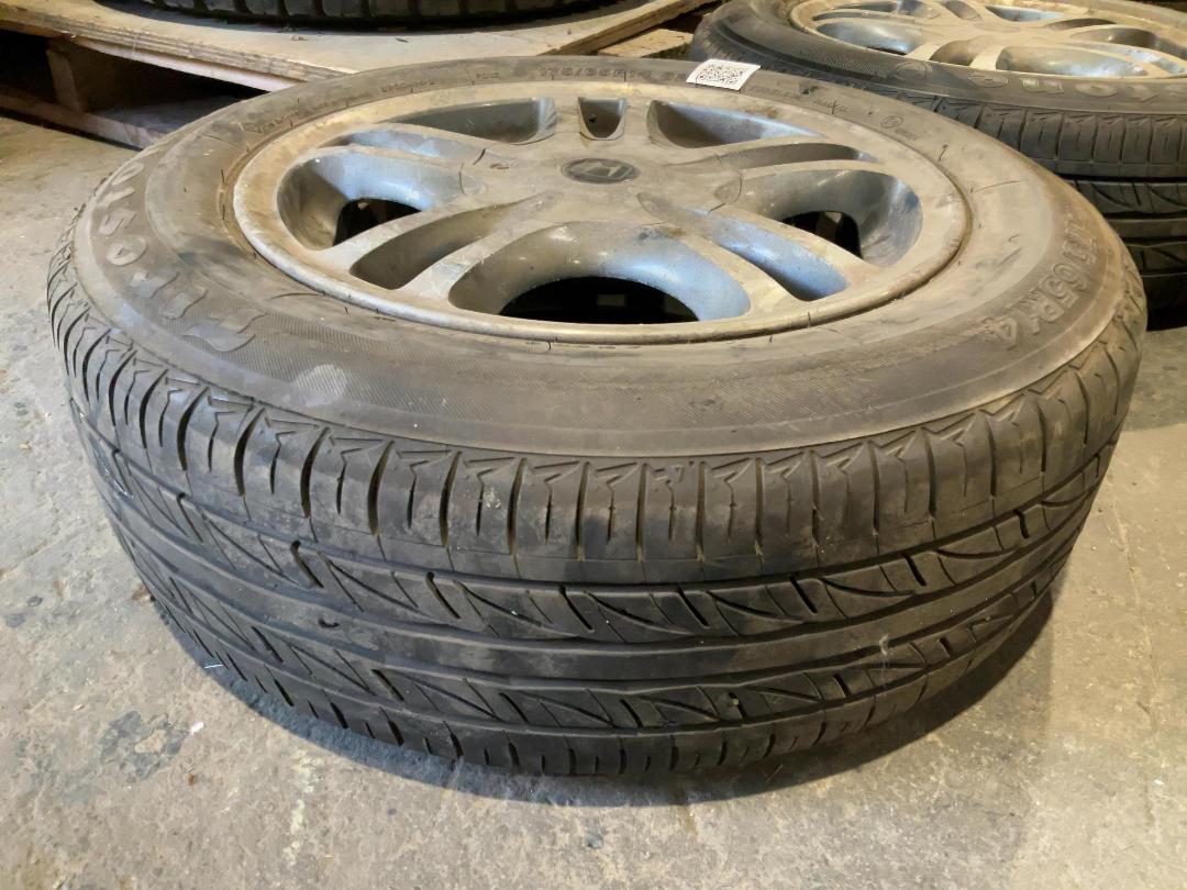 Photo '3' of Honda Rim with Tyres