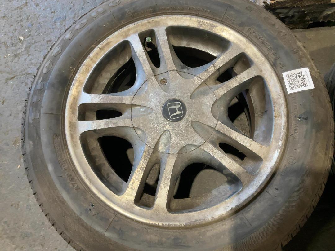 Photo '5' of Honda Rim with Tyres