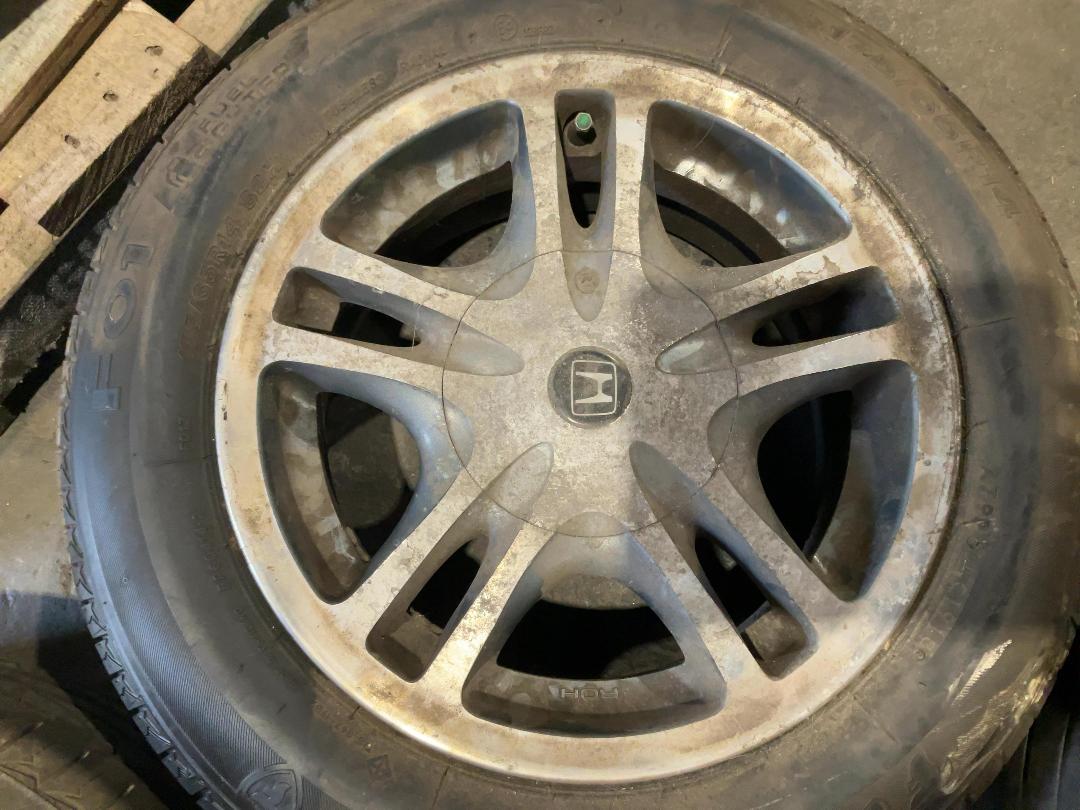 Photo '6' of Honda Rim with Tyres